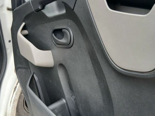 Белый Опель Movano, объемом двигателя 2.3 л и пробегом 600 тыс. км за 12500 $, фото 17 на Automoto.ua