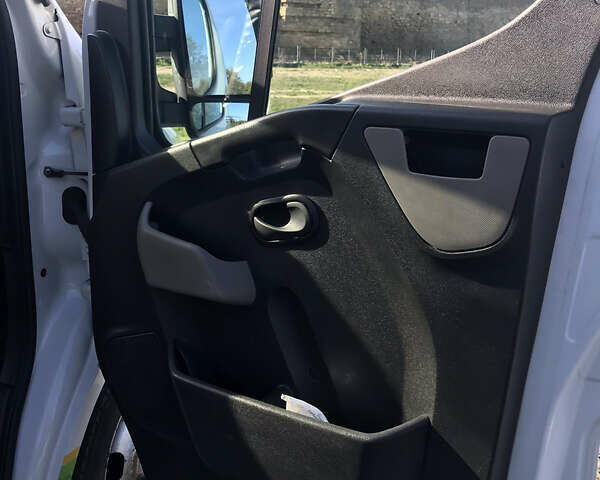 Белый Опель Movano, объемом двигателя 2.3 л и пробегом 70 тыс. км за 10000 $, фото 13 на Automoto.ua