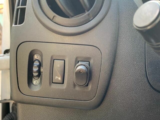 Білий Опель Movano, об'ємом двигуна 2.3 л та пробігом 290 тис. км за 12200 $, фото 3 на Automoto.ua