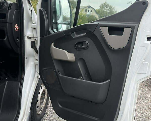 Білий Опель Movano, об'ємом двигуна 2.3 л та пробігом 700 тис. км за 8500 $, фото 20 на Automoto.ua