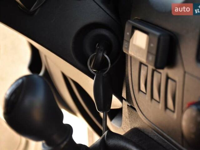 Белый Опель Movano, объемом двигателя 2.3 л и пробегом 279 тыс. км за 14550 $, фото 31 на Automoto.ua