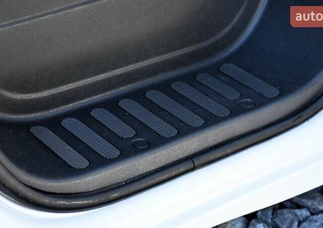 Белый Опель Movano, объемом двигателя 2.3 л и пробегом 279 тыс. км за 14550 $, фото 27 на Automoto.ua