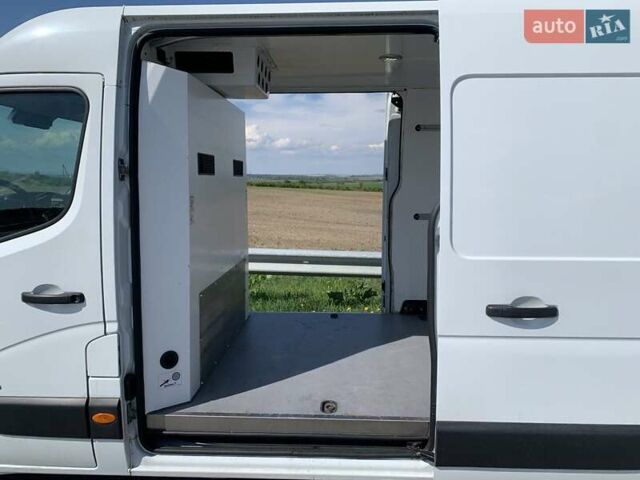 Белый Опель Movano, объемом двигателя 2.3 л и пробегом 400 тыс. км за 12800 $, фото 1 на Automoto.ua