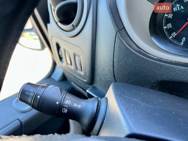 Опель Movano 2015 в Киеве на Automoto.ua Белый Опель Movano, объемом двигателя 2.3 л и пробегом 415 тыс. км за 14300 $, фото 28 на Automoto.ua