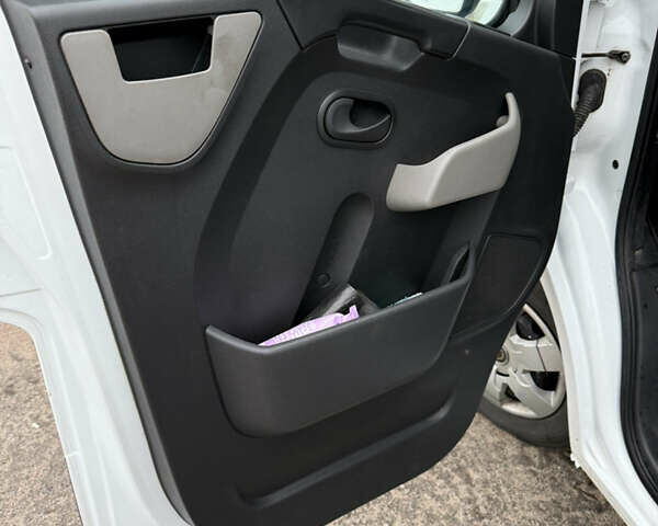 Білий Опель Movano, об'ємом двигуна 2.3 л та пробігом 414 тис. км за 13500 $, фото 5 на Automoto.ua
