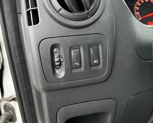 Білий Опель Movano, об'ємом двигуна 2.3 л та пробігом 414 тис. км за 13500 $, фото 7 на Automoto.ua