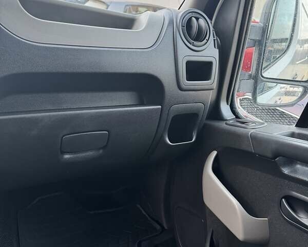 Белый Опель Movano, объемом двигателя 2.3 л и пробегом 221 тыс. км за 12500 $, фото 17 на Automoto.ua