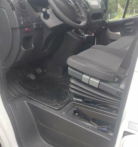 Білий Опель Movano, об'ємом двигуна 2.3 л та пробігом 292 тис. км за 16000 $, фото 8 на Automoto.ua