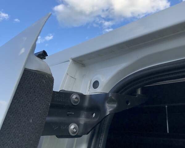 Білий Опель Movano, об'ємом двигуна 2.3 л та пробігом 152 тис. км за 18900 $, фото 72 на Automoto.ua