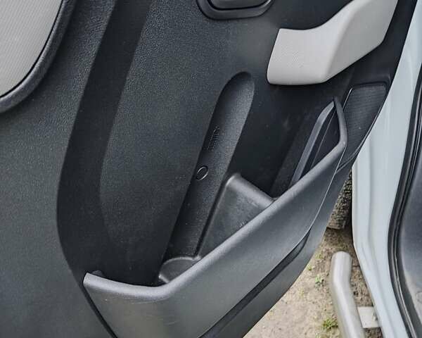 Белый Опель Movano, объемом двигателя 2.3 л и пробегом 245 тыс. км за 17200 $, фото 2 на Automoto.ua