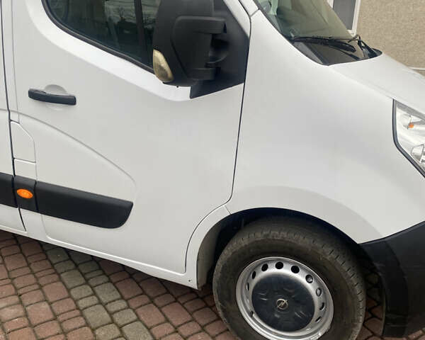 Белый Опель Movano, объемом двигателя 2.3 л и пробегом 415 тыс. км за 15400 $, фото 3 на Automoto.ua