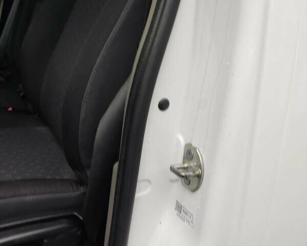 Белый Опель Movano, объемом двигателя 2.3 л и пробегом 245 тыс. км за 17200 $, фото 27 на Automoto.ua