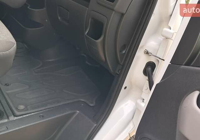 Білий Опель Movano, об'ємом двигуна 0 л та пробігом 220 тис. км за 15700 $, фото 46 на Automoto.ua