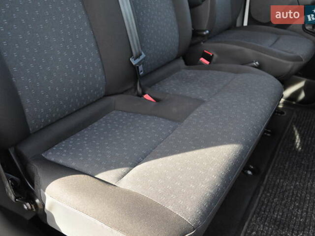 Белый Опель Movano, объемом двигателя 2.3 л и пробегом 301 тыс. км за 18500 $, фото 47 на Automoto.ua