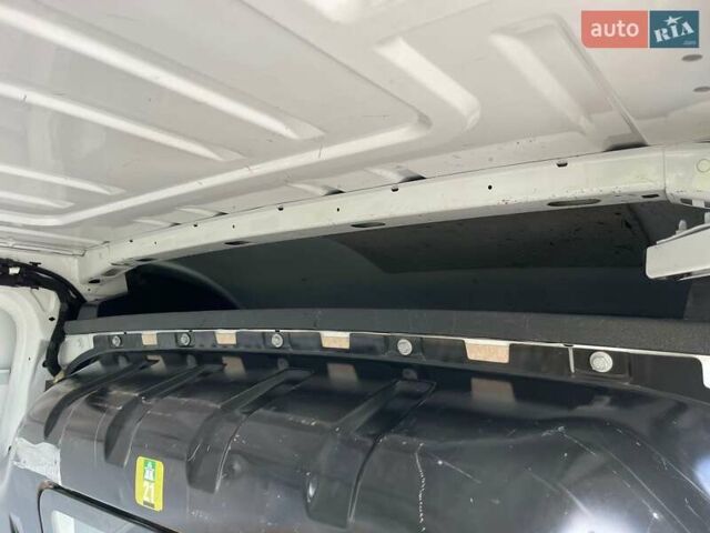 Белый Опель Movano, объемом двигателя 0 л и пробегом 175 тыс. км за 19999 $, фото 19 на Automoto.ua