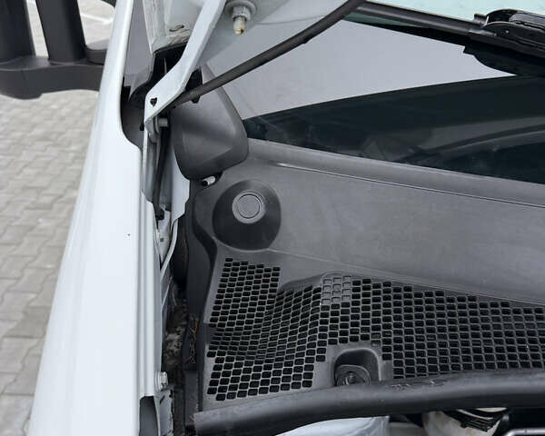 Белый Опель Movano, объемом двигателя 0 л и пробегом 240 тыс. км за 18700 $, фото 44 на Automoto.ua