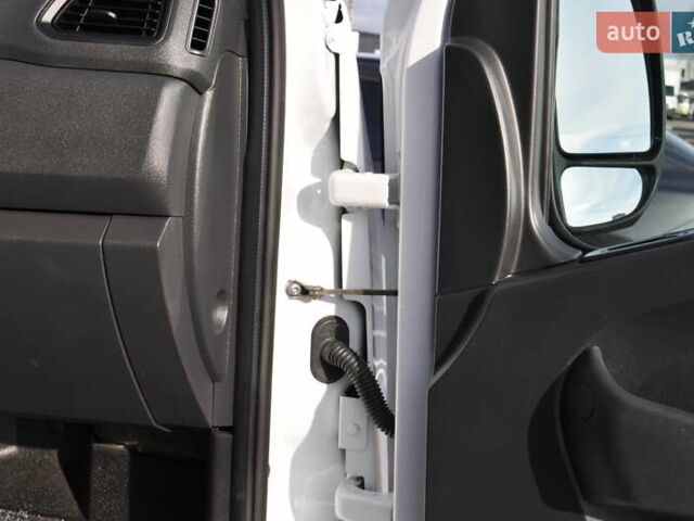 Белый Опель Movano, объемом двигателя 2.3 л и пробегом 301 тыс. км за 18500 $, фото 43 на Automoto.ua