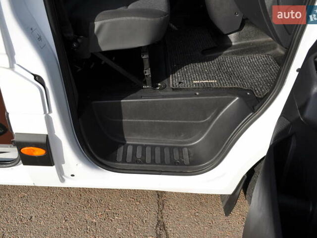 Белый Опель Movano, объемом двигателя 2.3 л и пробегом 301 тыс. км за 18500 $, фото 39 на Automoto.ua