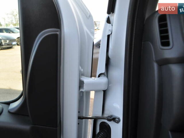 Белый Опель Movano, объемом двигателя 2.3 л и пробегом 301 тыс. км за 18500 $, фото 55 на Automoto.ua