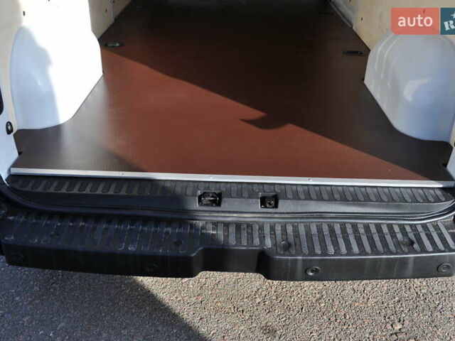 Белый Опель Movano, объемом двигателя 2.3 л и пробегом 301 тыс. км за 18500 $, фото 25 на Automoto.ua