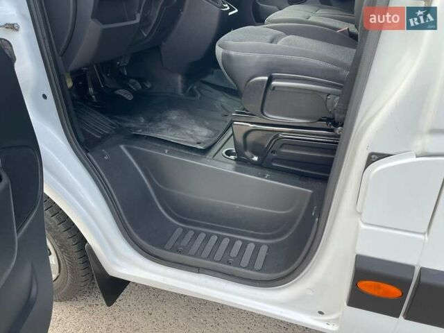 Белый Опель Movano, объемом двигателя 0 л и пробегом 175 тыс. км за 19999 $, фото 33 на Automoto.ua
