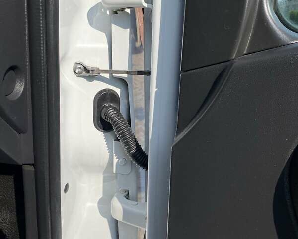 Белый Опель Movano, объемом двигателя 2.3 л и пробегом 142 тыс. км за 14900 $, фото 30 на Automoto.ua