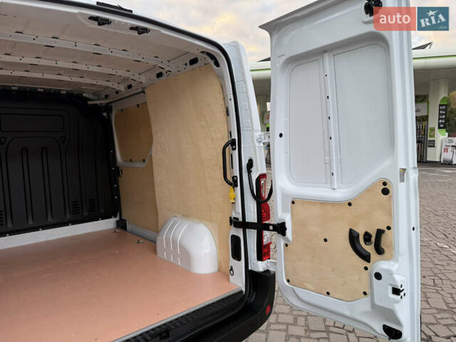 Белый Опель Movano, объемом двигателя 0 л и пробегом 106 тыс. км за 16700 $, фото 65 на Automoto.ua
