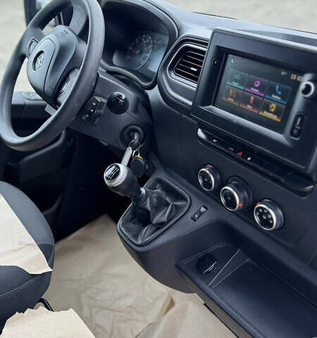 Белый Опель Movano, объемом двигателя 2.3 л и пробегом 320 тыс. км за 15999 $, фото 31 на Automoto.ua