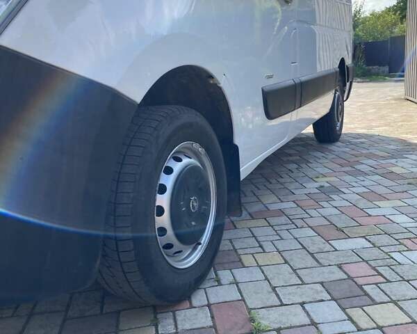 Белый Опель Movano, объемом двигателя 2.3 л и пробегом 142 тыс. км за 14900 $, фото 4 на Automoto.ua