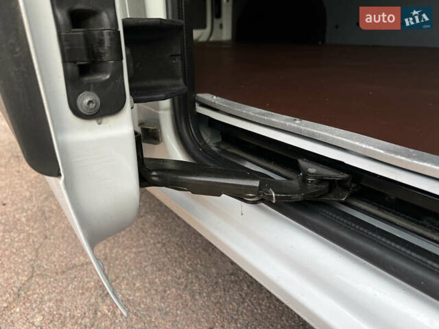 Білий Опель Movano, об'ємом двигуна 2.3 л та пробігом 283 тис. км за 18500 $, фото 52 на Automoto.ua