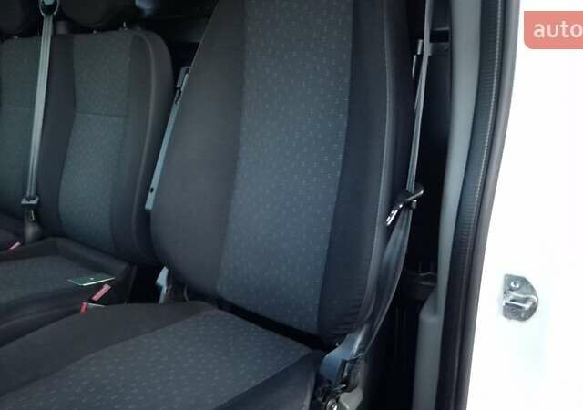 Белый Опель Movano, объемом двигателя 2.3 л и пробегом 275 тыс. км за 18500 $, фото 18 на Automoto.ua