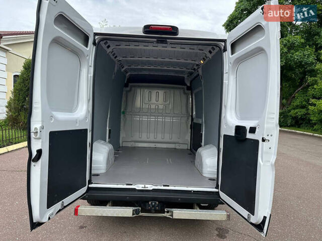 Белый Опель Movano, объемом двигателя 2.2 л и пробегом 263 тыс. км за 17600 $, фото 12 на Automoto.ua