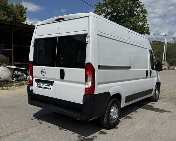 Білий Опель Movano, об'ємом двигуна 2.2 л та пробігом 12 тис. км за 26300 $, фото 3 на Automoto.ua