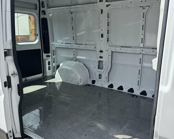 Білий Опель Movano, об'ємом двигуна 2.2 л та пробігом 12 тис. км за 25700 $, фото 9 на Automoto.ua