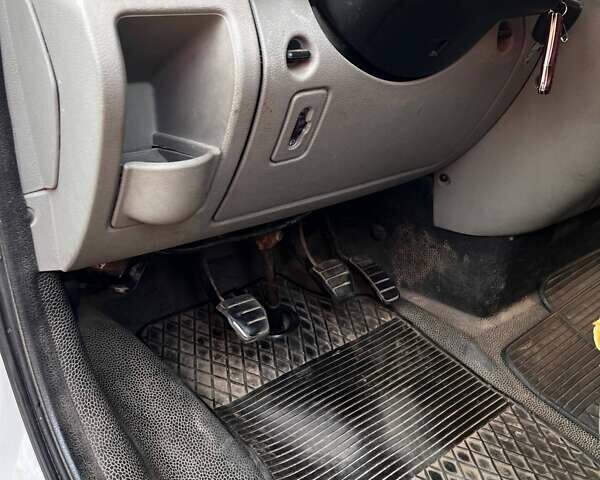 Белый Опель Movano, объемом двигателя 2.5 л и пробегом 372 тыс. км за 6700 $, фото 12 на Automoto.ua