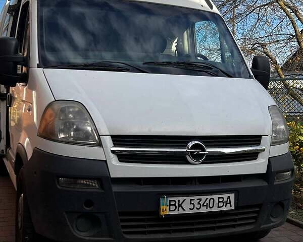 Белый Опель Movano, объемом двигателя 2.5 л и пробегом 372 тыс. км за 6700 $, фото 1 на Automoto.ua