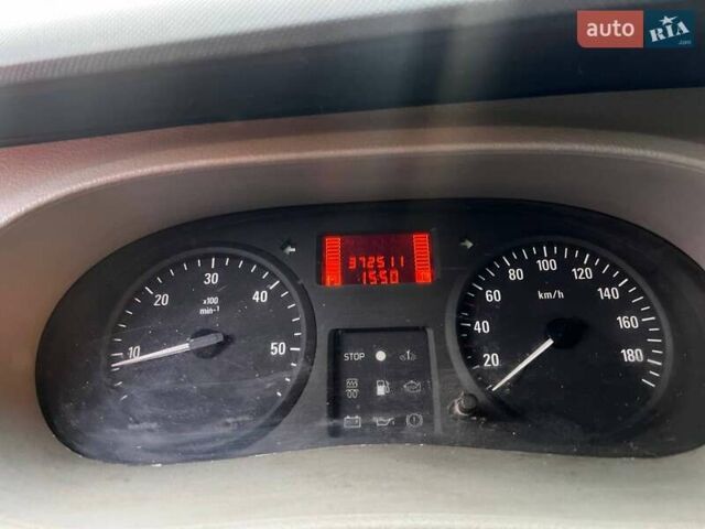 Белый Опель Movano, объемом двигателя 2.5 л и пробегом 372 тыс. км за 6700 $, фото 11 на Automoto.ua