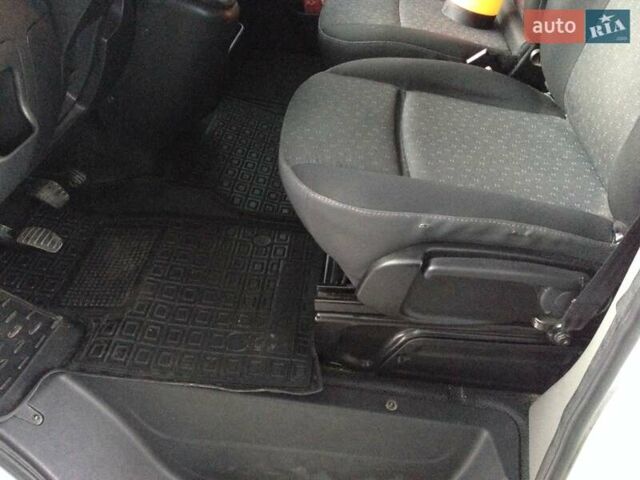 Білий Опель Movano, об'ємом двигуна 2.3 л та пробігом 215 тис. км за 18500 $, фото 10 на Automoto.ua