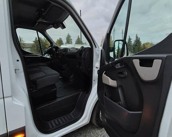 Білий Опель Movano, об'ємом двигуна 2.3 л та пробігом 226 тис. км за 17500 $, фото 15 на Automoto.ua