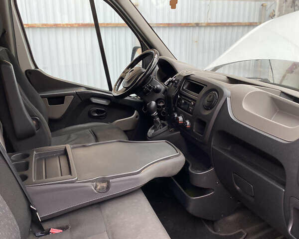 Білий Опель Movano, об'ємом двигуна 2.3 л та пробігом 330 тис. км за 12800 $, фото 11 на Automoto.ua