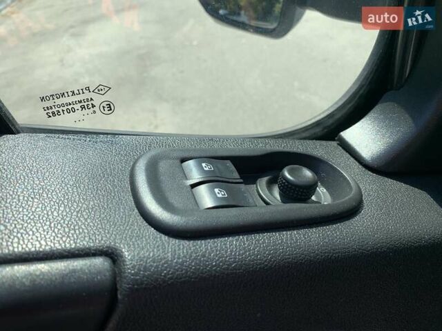 Білий Опель Movano, об'ємом двигуна 2.3 л та пробігом 192 тис. км за 19999 $, фото 9 на Automoto.ua