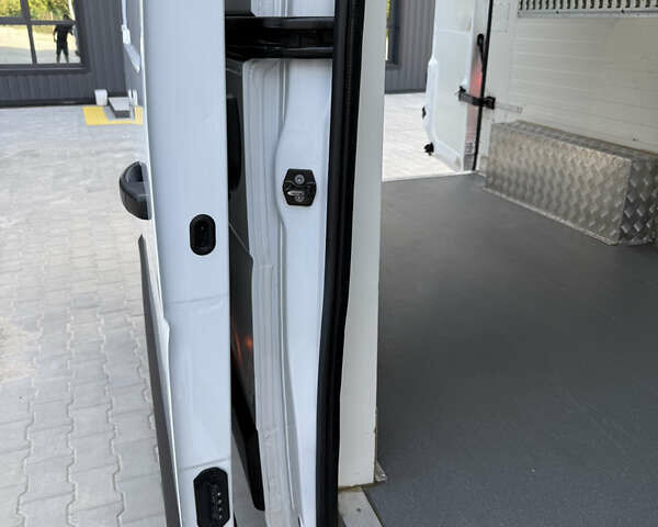 Білий Опель Movano, об'ємом двигуна 0 л та пробігом 230 тис. км за 21800 $, фото 39 на Automoto.ua