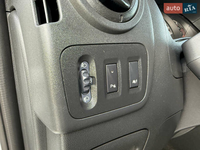 Білий Опель Movano, об'ємом двигуна 0 л та пробігом 230 тис. км за 21800 $, фото 47 на Automoto.ua