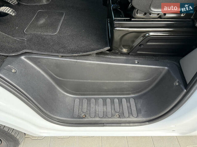 Білий Опель Movano, об'ємом двигуна 0 л та пробігом 230 тис. км за 21800 $, фото 43 на Automoto.ua