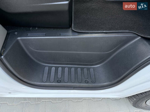 Білий Опель Movano, об'ємом двигуна 0 л та пробігом 230 тис. км за 21800 $, фото 53 на Automoto.ua