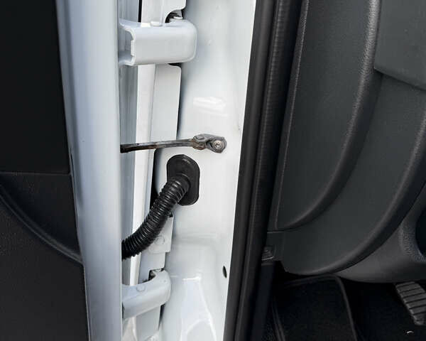 Білий Опель Movano, об'ємом двигуна 0 л та пробігом 230 тис. км за 21800 $, фото 46 на Automoto.ua