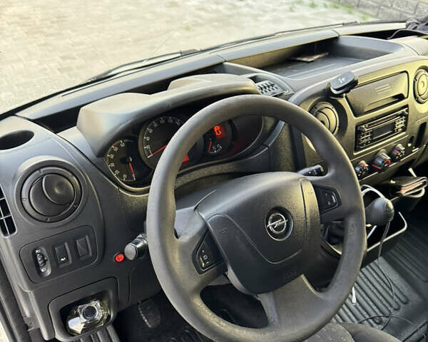 Белый Опель Movano, объемом двигателя 2.3 л и пробегом 520 тыс. км за 16000 $, фото 4 на Automoto.ua