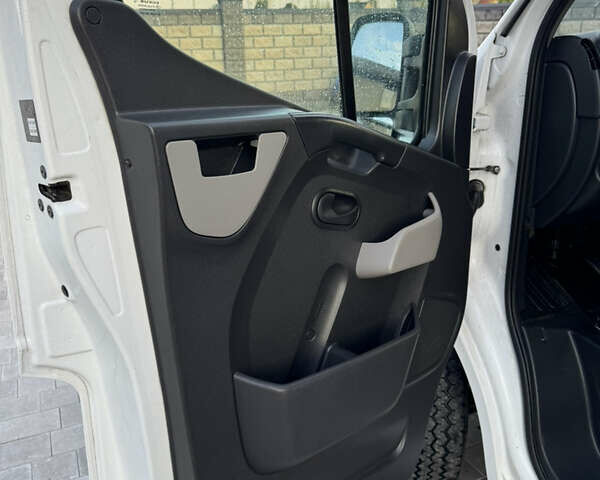Белый Опель Movano, объемом двигателя 2.3 л и пробегом 520 тыс. км за 16000 $, фото 3 на Automoto.ua