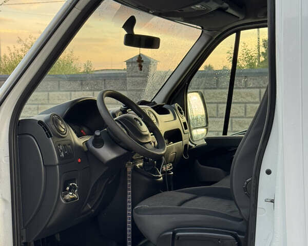 Белый Опель Movano, объемом двигателя 2.3 л и пробегом 520 тыс. км за 16000 $, фото 5 на Automoto.ua