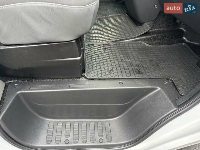 Белый Опель Movano, объемом двигателя 2.3 л и пробегом 367 тыс. км за 19600 $, фото 35 на Automoto.ua